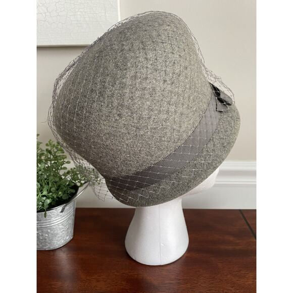 Vintage Ladies Henry Pollack Grey 100% Wool Hat Cloche with Ribbon and Netting - Picture 3 of 7